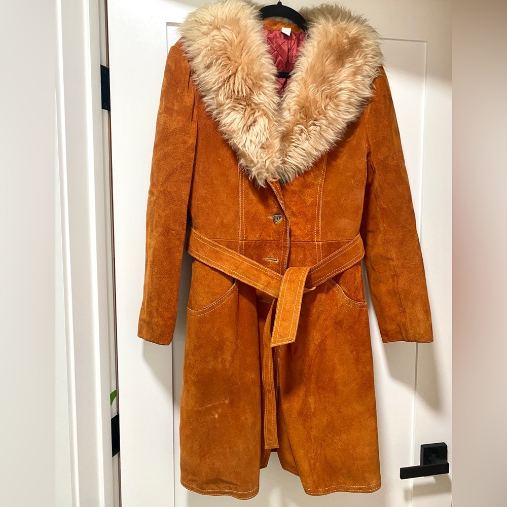 VINTAGE!! Rust faux fur trim suede tench! Fits like medium